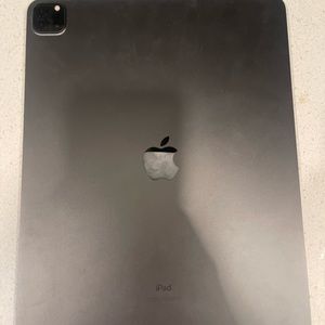 4th gen iPad pro with 128GB and apple keyboard